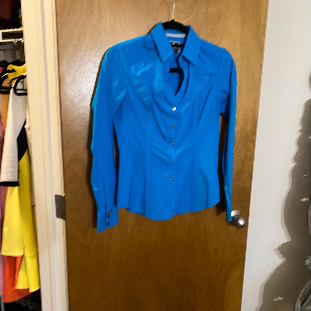 Professional button-up - Picture 6 of 6